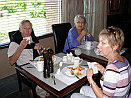 Claude L., Marcienne et Lise D. Claude L., Marcienne et Lise D.